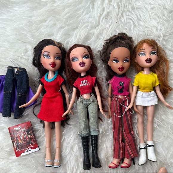 Bratz Doll Lot Of 4 Dolls MGA2001 Modern and Bratz World Tour 2001 Adult